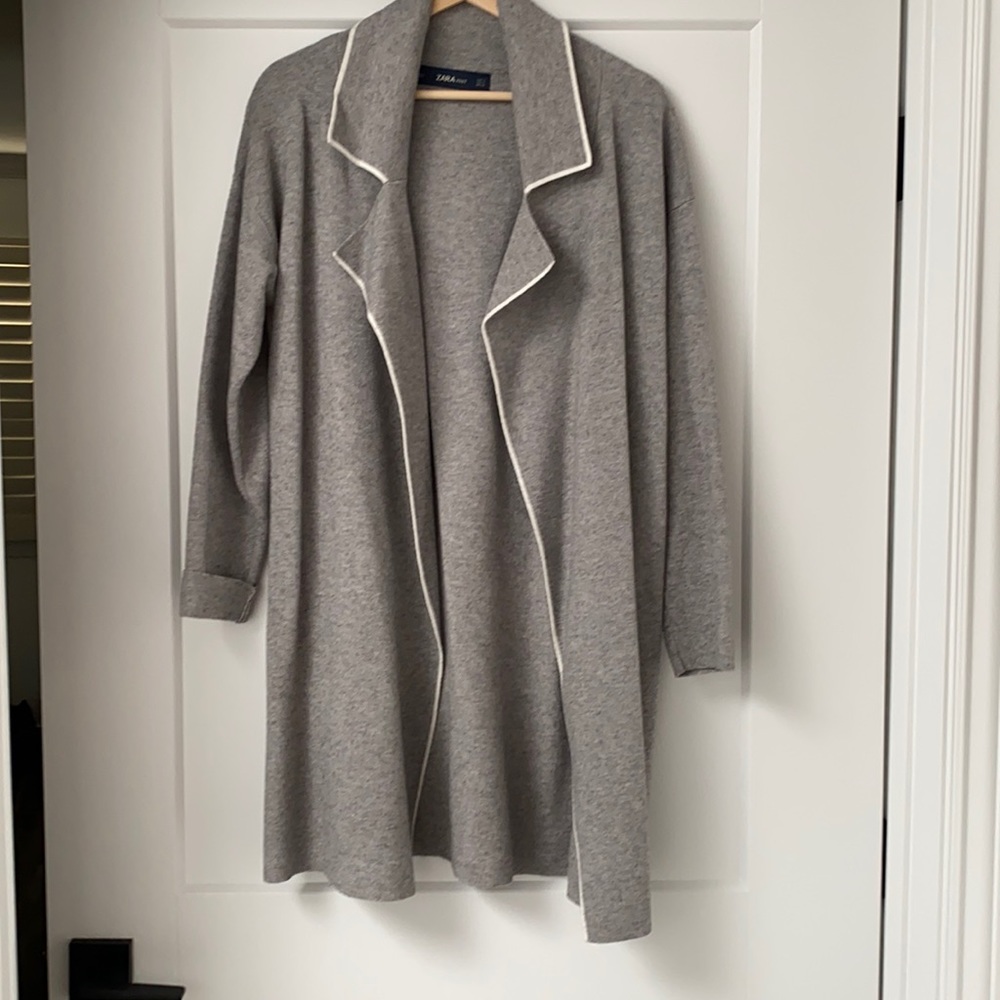 Knitted long cardigan.